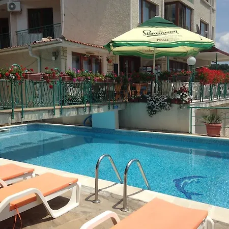Zora Hotel