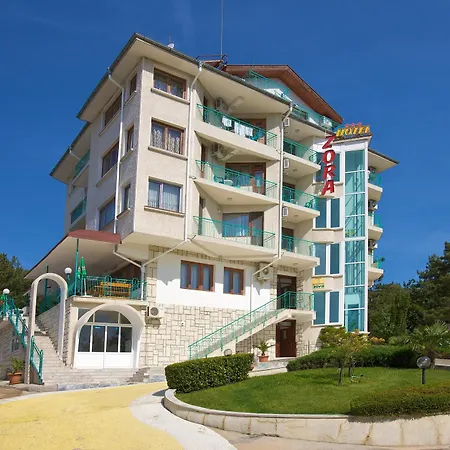 Zora Отель 3*